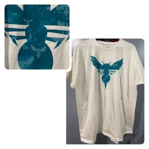 Charlotte Hornets NBA White Short Sleeve Tee Shirt with Teal Logo Size XL